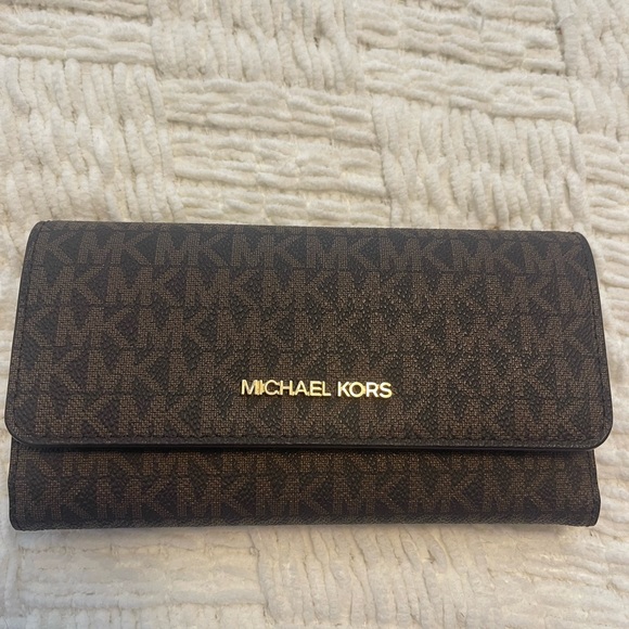 Michael Kors Handbags - Michael Kors Women's Jet Set Travel Large Trifold Wallet